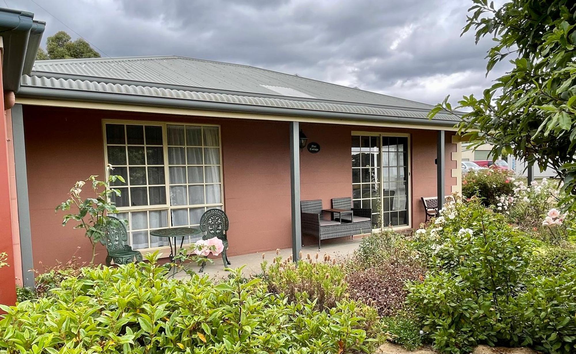 Swansea Cottages & Lodge Suites Exteriör bild